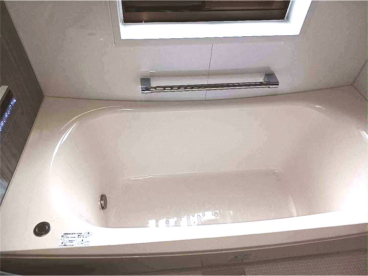 サザナの魔法びん浴槽は、浴槽全体を断熱材で覆っており優れた保温効果を発揮。<br />
5時間後の温度低下を抑えます。