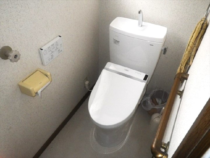 壁リモコンタイプのトイレにリフォームして省スペースですっきり空間に！